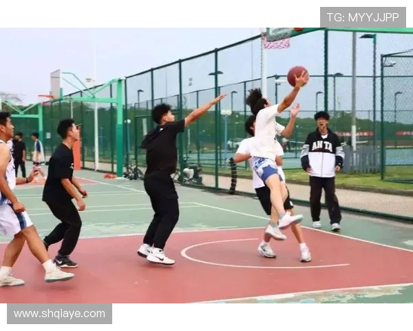 以篮球凝聚青春力量共筑团队梦想展现激情与拼搏精神 以篮球凝聚青春力量共筑团队梦想展现激情与拼搏精神