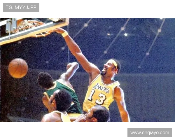 威尔特张伯伦传奇人生揭秘:从篮球巨星到体育历史中的不朽人物 威尔特张伯伦传奇人生揭秘:从篮球巨星到体育历史中的不朽人物