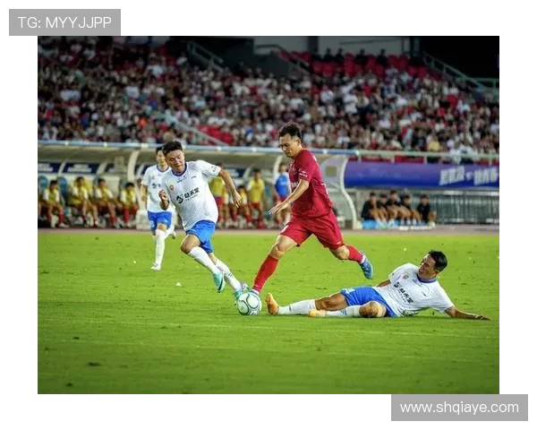 以足球为中心描绘激情绿茵场球队对抗球星闪耀球迷狂欢精彩世界