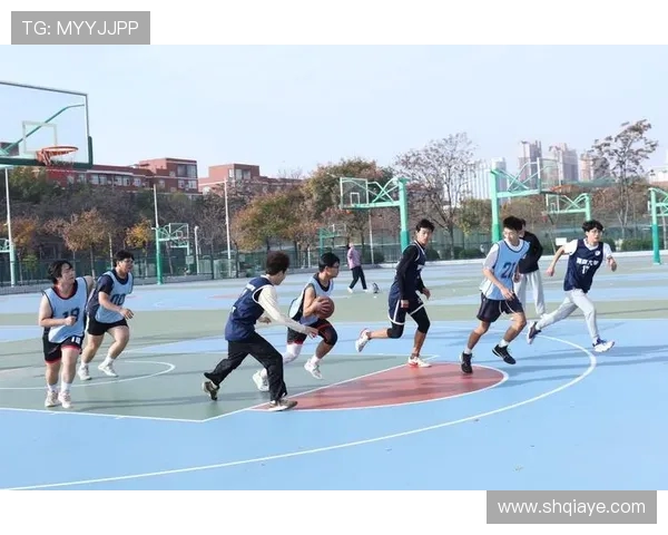 篮球运动员如何通过训练与心理素质提升赛场表现并取得职业生涯成功