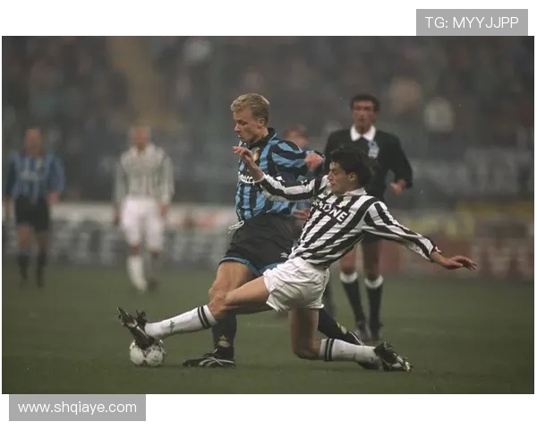 丹尼斯博格坎普的优雅艺术与阿森纳传奇时代的永恒记忆