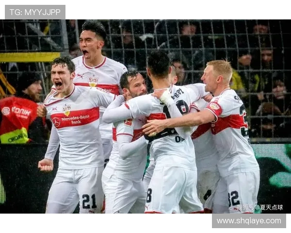 拜仁慕尼黑迎战劲敌，赛场再度演绎顶级对决，谁将笑到最后？