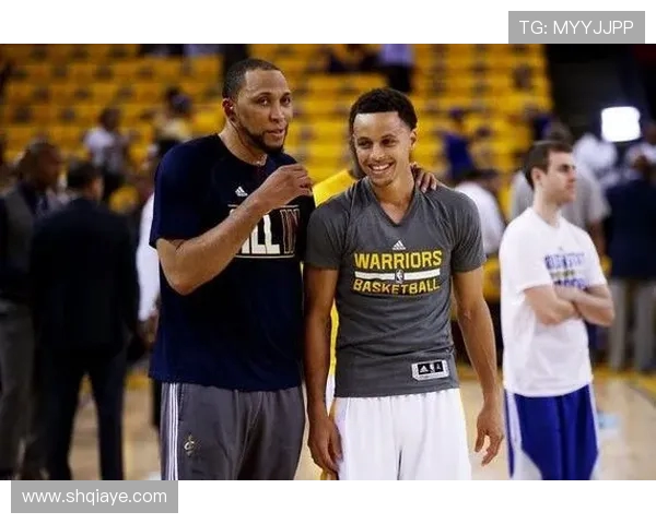 上海篮球队战术解析：如何提升球队整体表现与比赛胜率