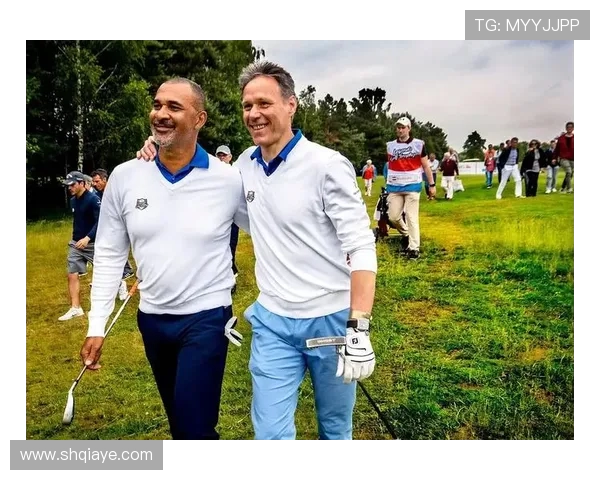 马尔科·范巴斯滕：从天才球员到传奇教练的传奇人生与足球哲学