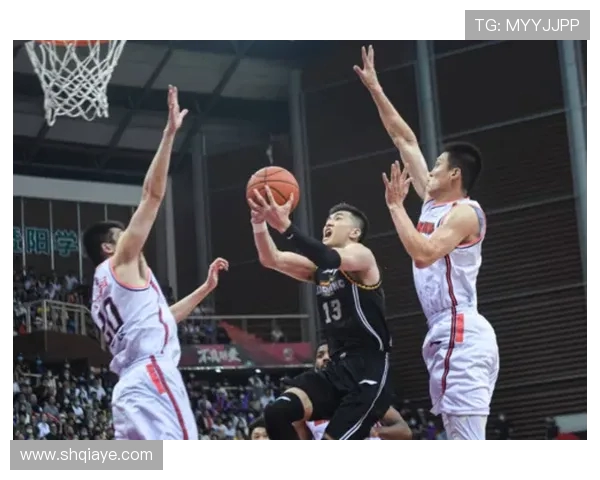 河南队主场鏖战强敌展现中原风采全力冲击胜利荣耀时刻 河南队主场鏖战强敌展现中原风采全力冲击胜利荣耀时刻